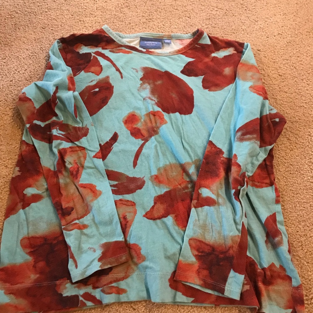 Simply Vera flower top.